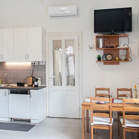 Dora Apartment Near Buda Castle With Parking! 布达佩斯 外观 照片