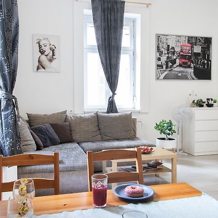 Dora Apartment Near Buda Castle With Parking! 布达佩斯 外观 照片