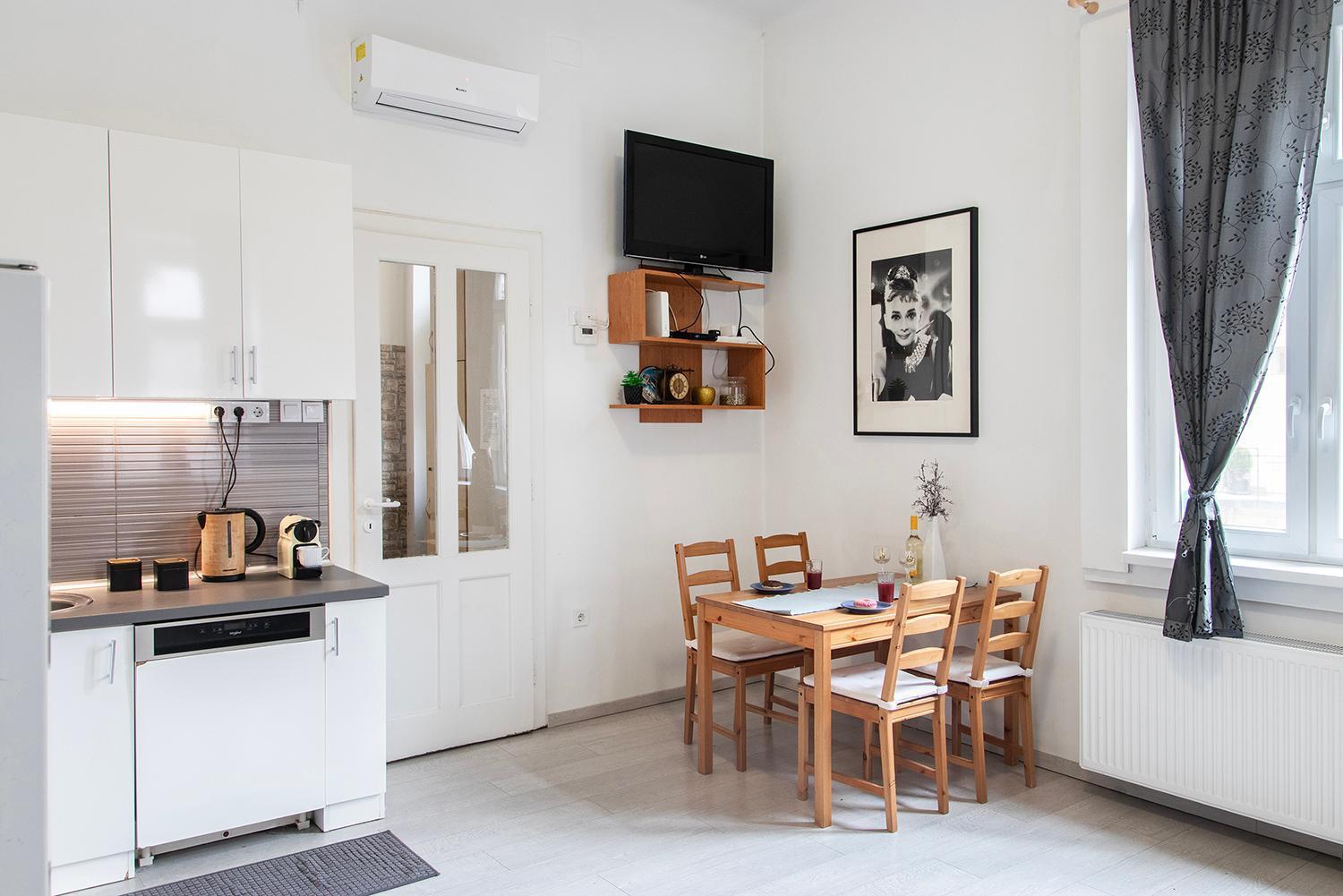 Dora Apartment Near Buda Castle With Parking! 布达佩斯 外观 照片