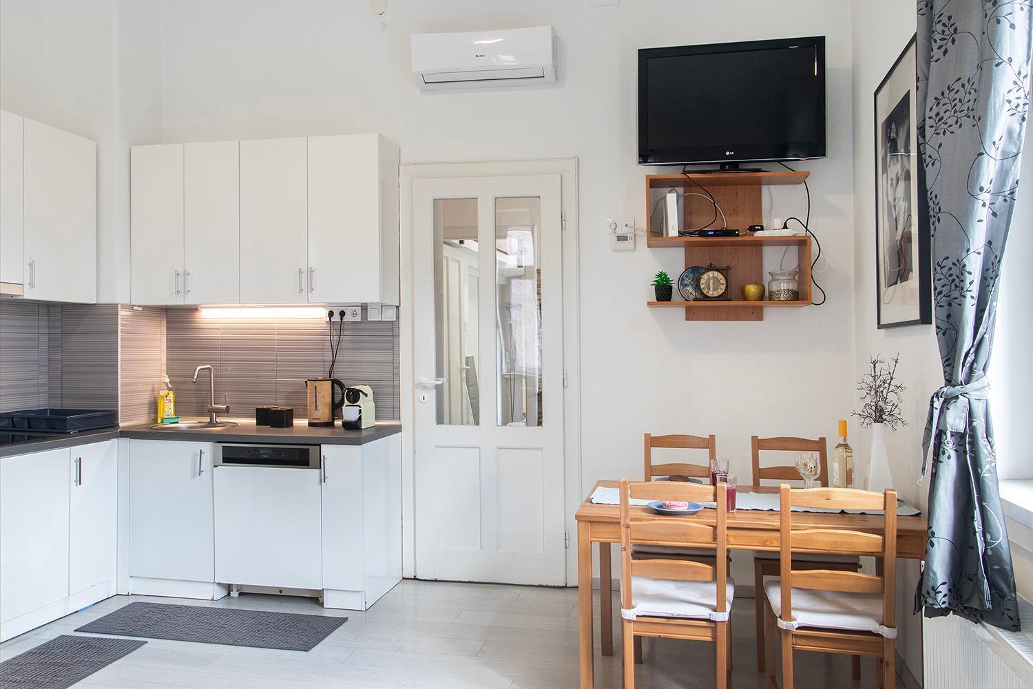 Dora Apartment Near Buda Castle With Parking! 布达佩斯 外观 照片