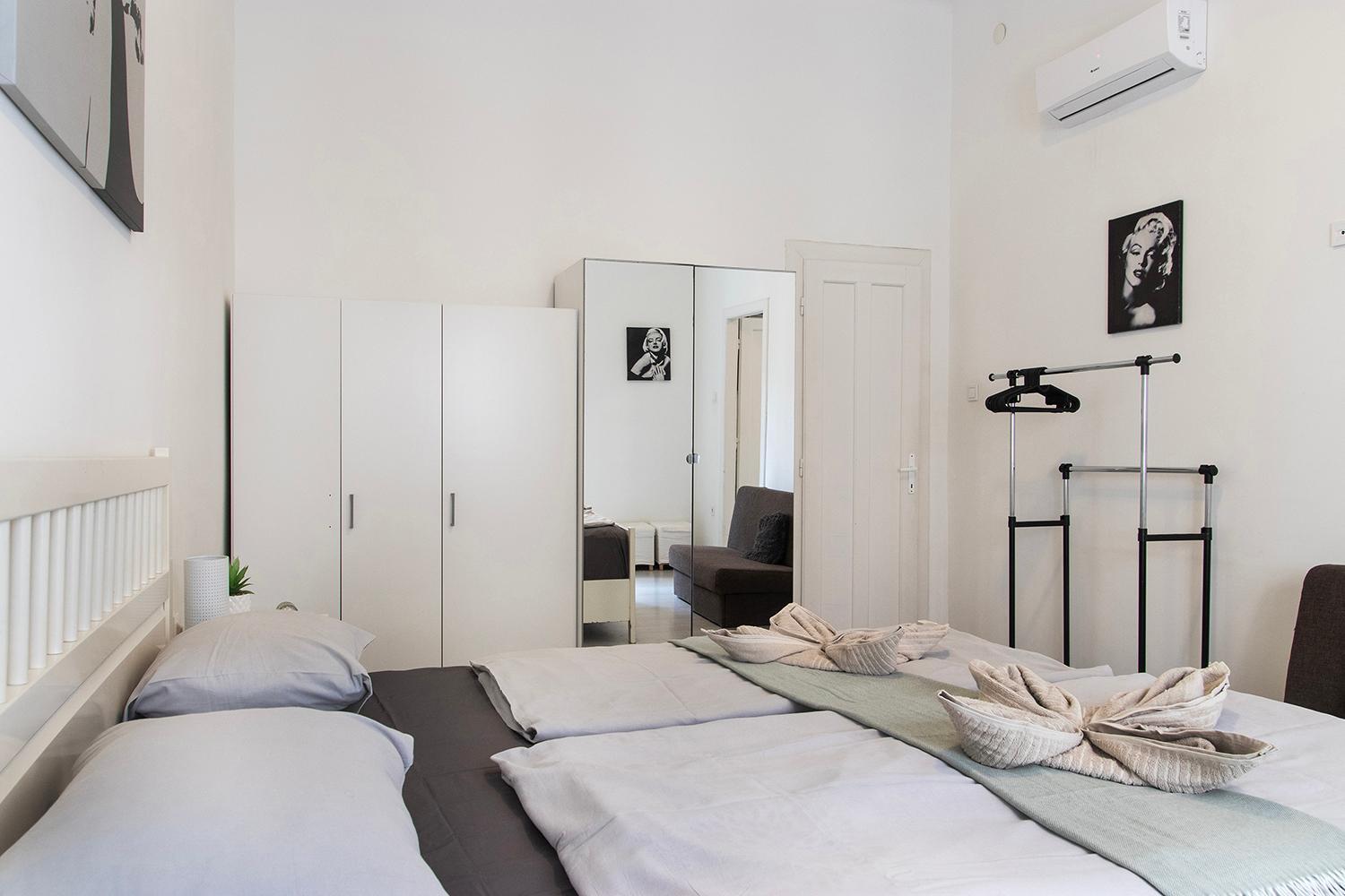 Dora Apartment Near Buda Castle With Parking! 布达佩斯 外观 照片