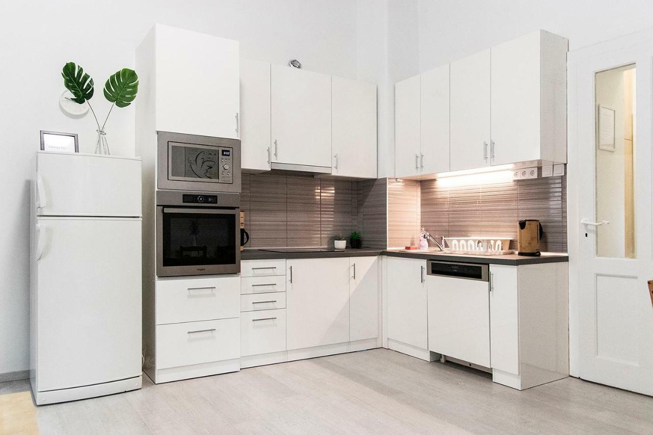 Dora Apartment Near Buda Castle With Parking! 布达佩斯 外观 照片