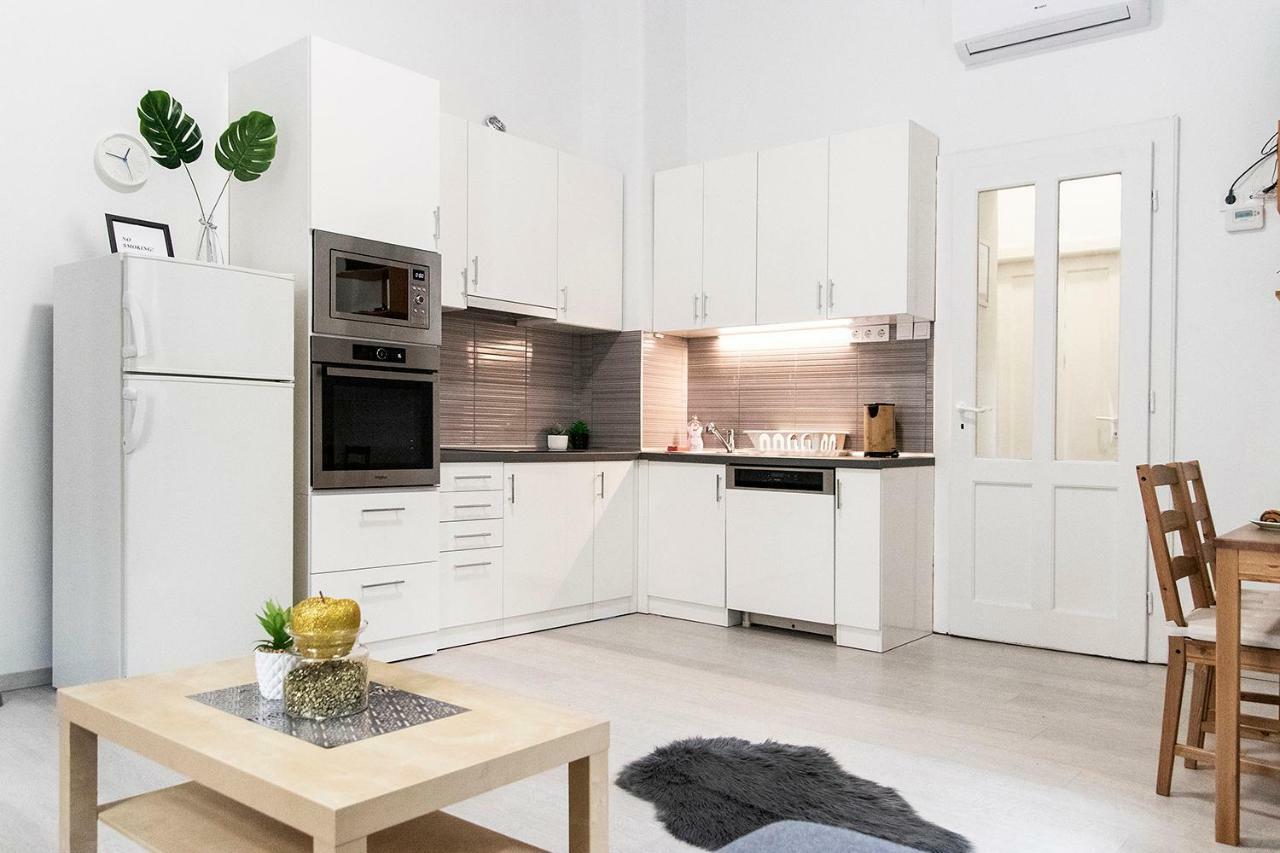 Dora Apartment Near Buda Castle With Parking! 布达佩斯 外观 照片